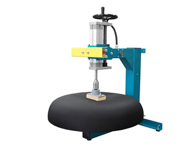 výrobca špecializovaného zariadenia na výrobu textilného nábytku Poľsko